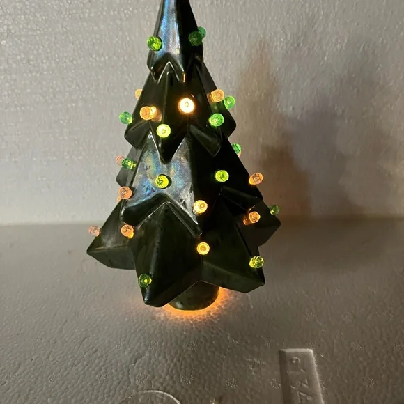 Green glazed Christmas tree - Picture 2 of 7